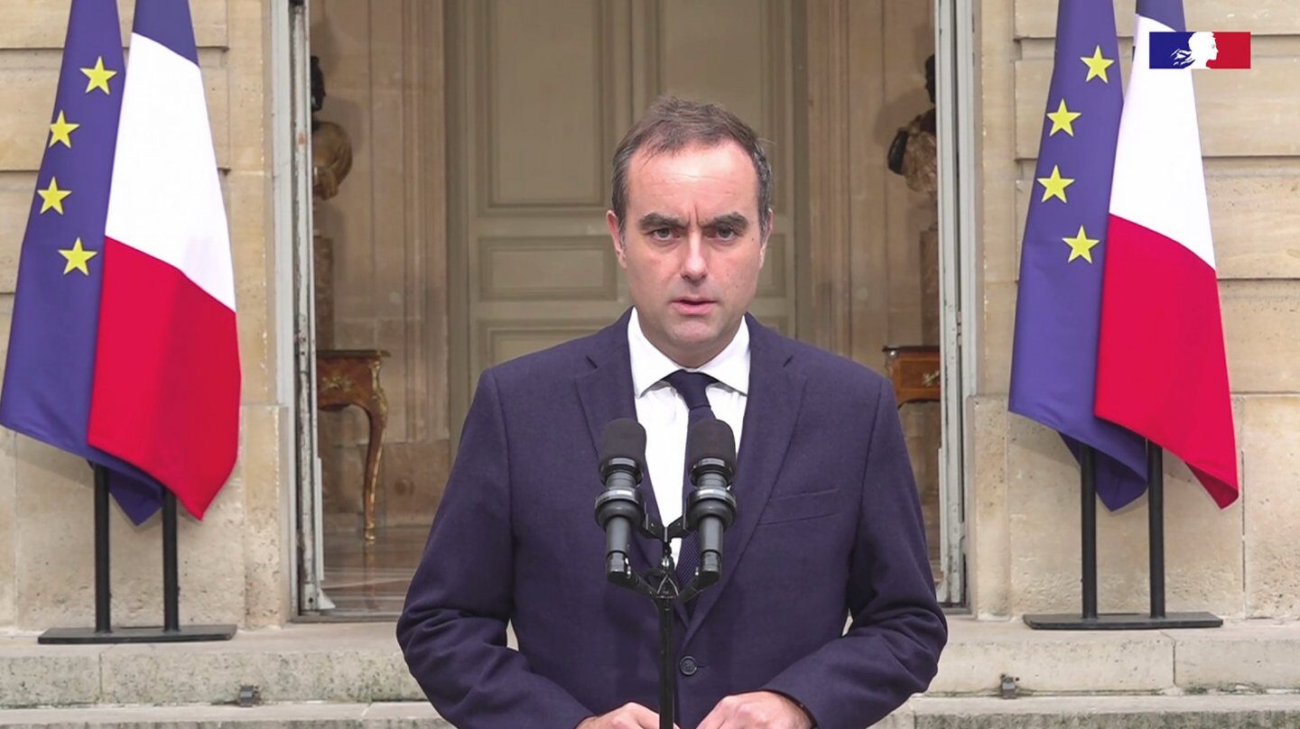 Guvernul francez oprește temporar reforma pensiilor până în 2027 pentru a preveni o moțiune de cenzură înainte de alegerile prezidențiale