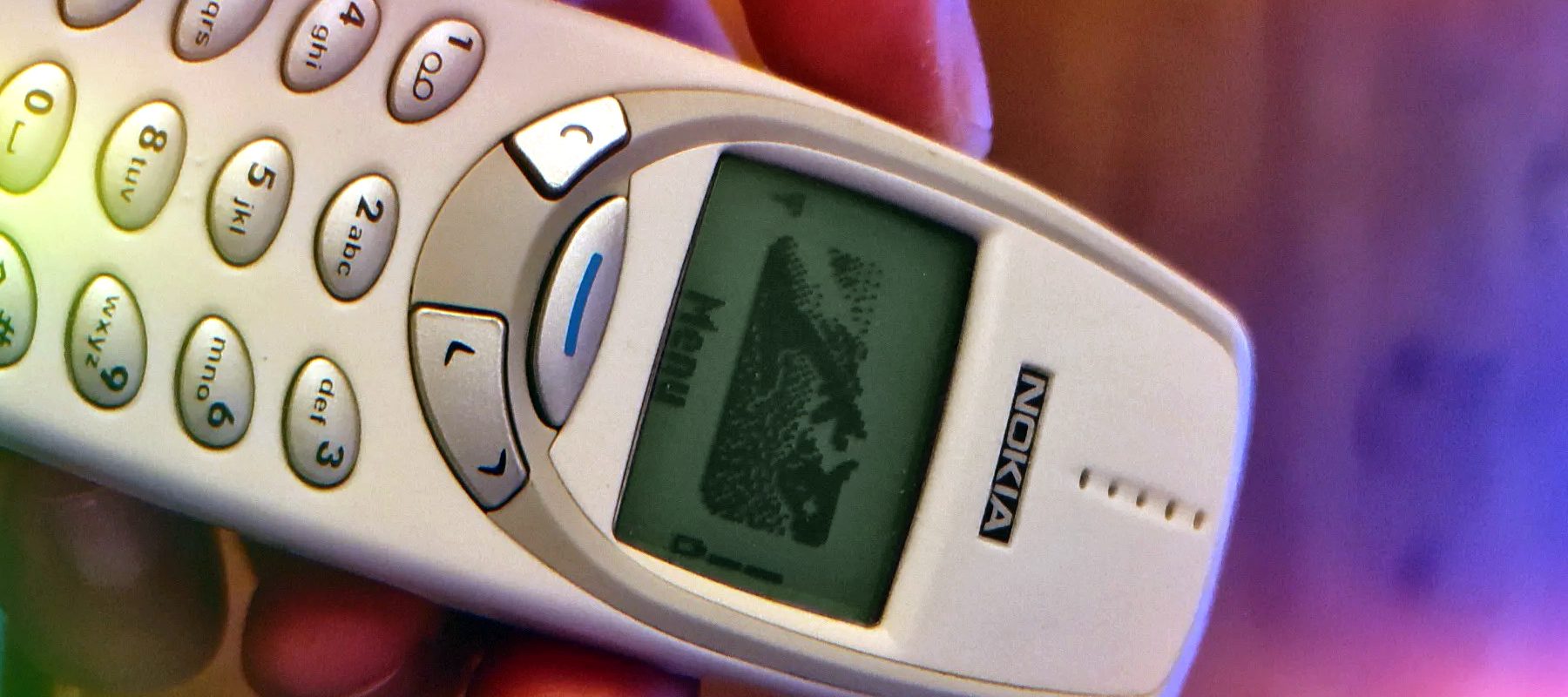 Telefon-Nokia-simplu-butoane-dumbphone-2025.jpg