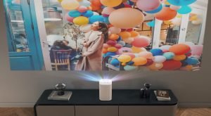 Samsung The Premiere 5, lansare oficială: videoproiector inovator pentru ecrane interactive mari