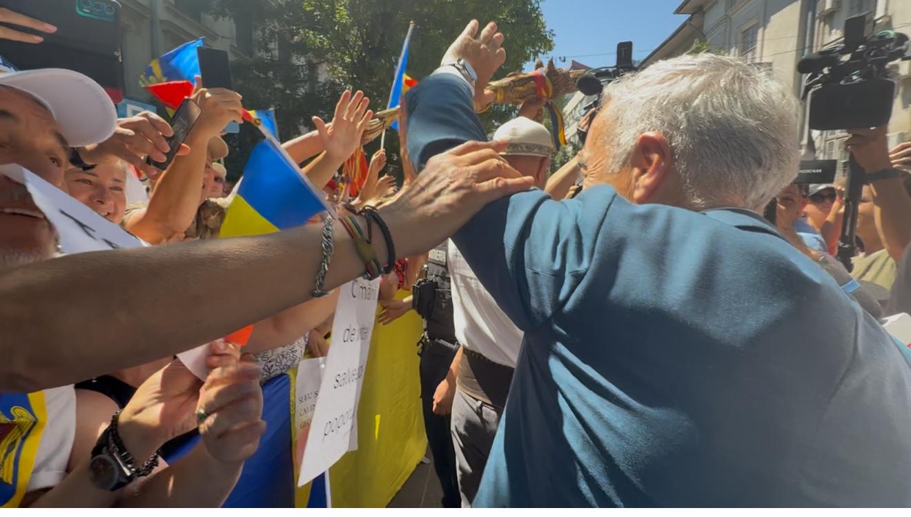 Avocat acuzat în urma unui incident în timpul unui protest susținut de adepții lui Călin Georgescu, el fiind acuzat că l-a lovit pe un jandarm în iulie