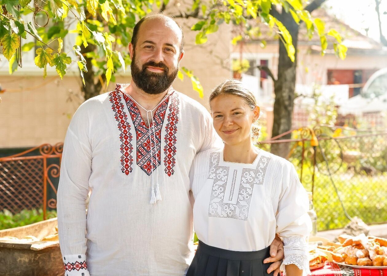Cetera și oamenii buni – povești ale micilor producători din Maramureș | Oana Groza („Grădina din deal”): „Toate borcanele noastre sunt preparate cu ingrediente naturale, fără conservanți, iar majoritatea rețetelor noastre sunt tradiționale”
