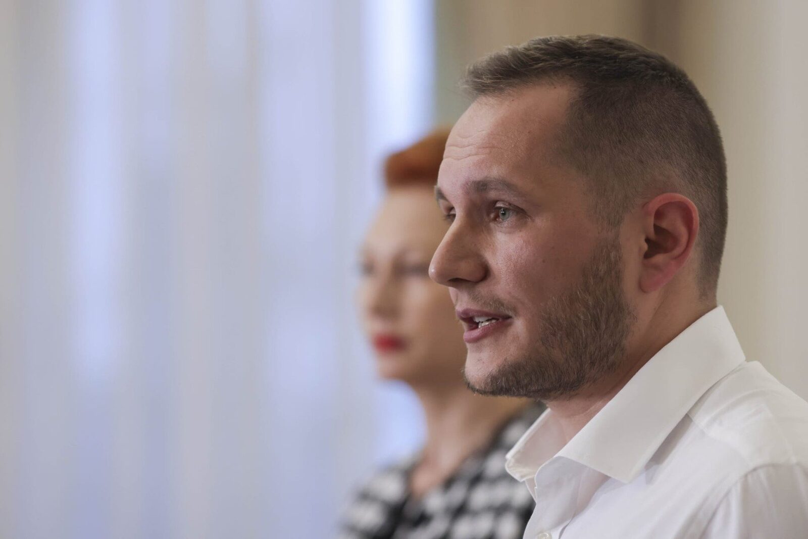 Prefectul Capitalei avertizează asupra informațiilor false online: Imaginile cu oameni intrând într-un imobil avariat de explozie nu provin din Rahova