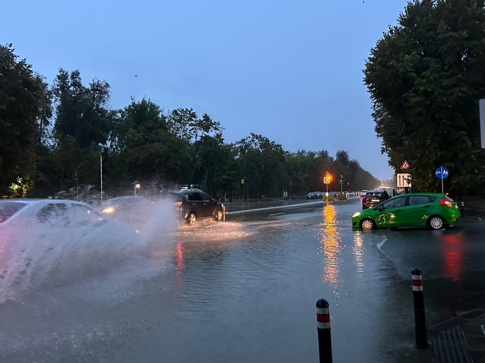 [ad_1] Meteorologii au extins avertizarea de cod roșu de ploi până miercuri la ora 18:00 pentru mai multe localități din județul Constanța