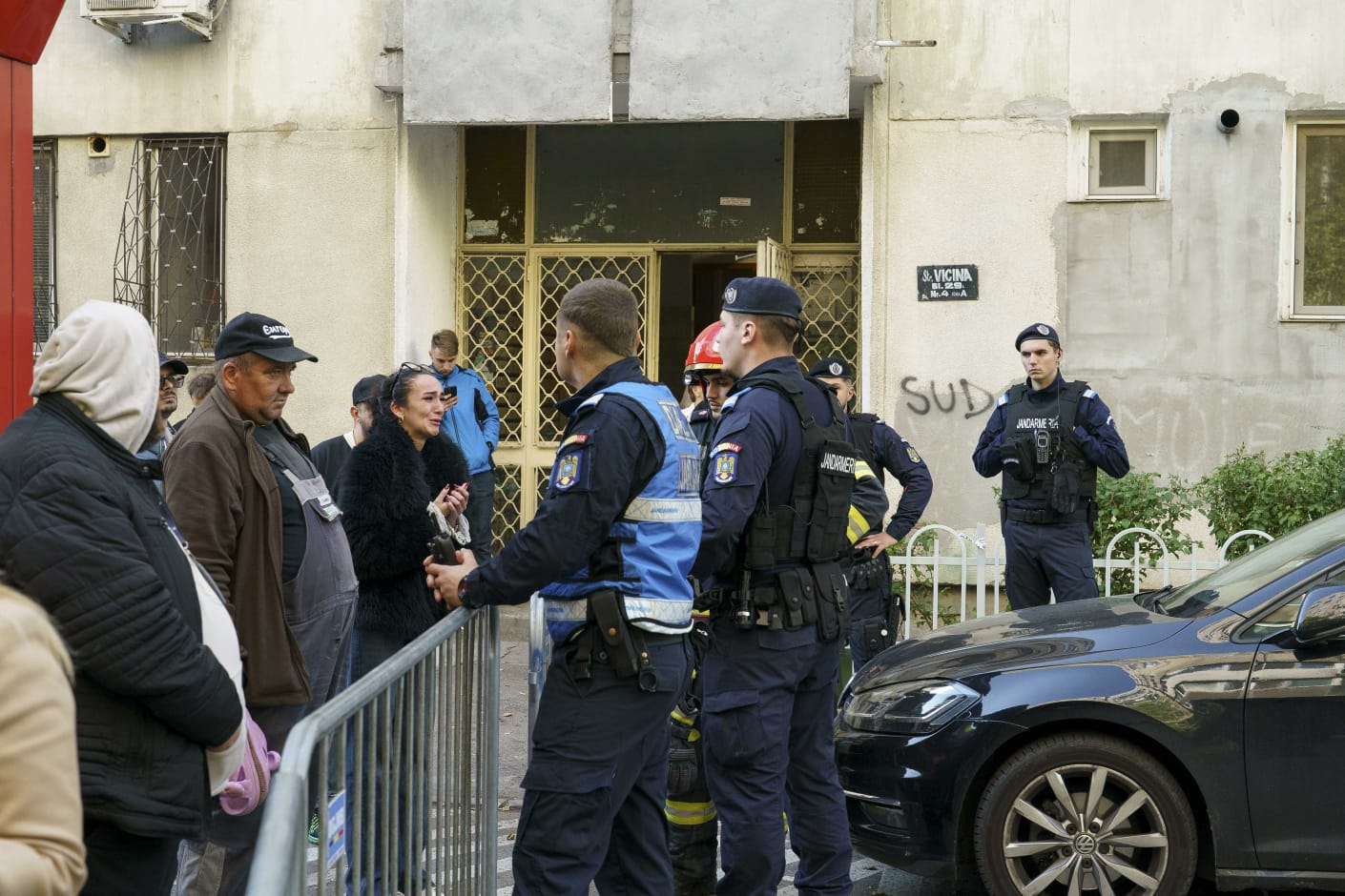 [ad_1] Primăria Sectorului 5 a oferit sprijin pentru persoanele afectate de explozia din Rahova de vineri, punând la dispoziție echipamente și utilaje grele, asigurate de autoritatea locală pentru a sprijini Serviciul de Urgență București-Ilfov