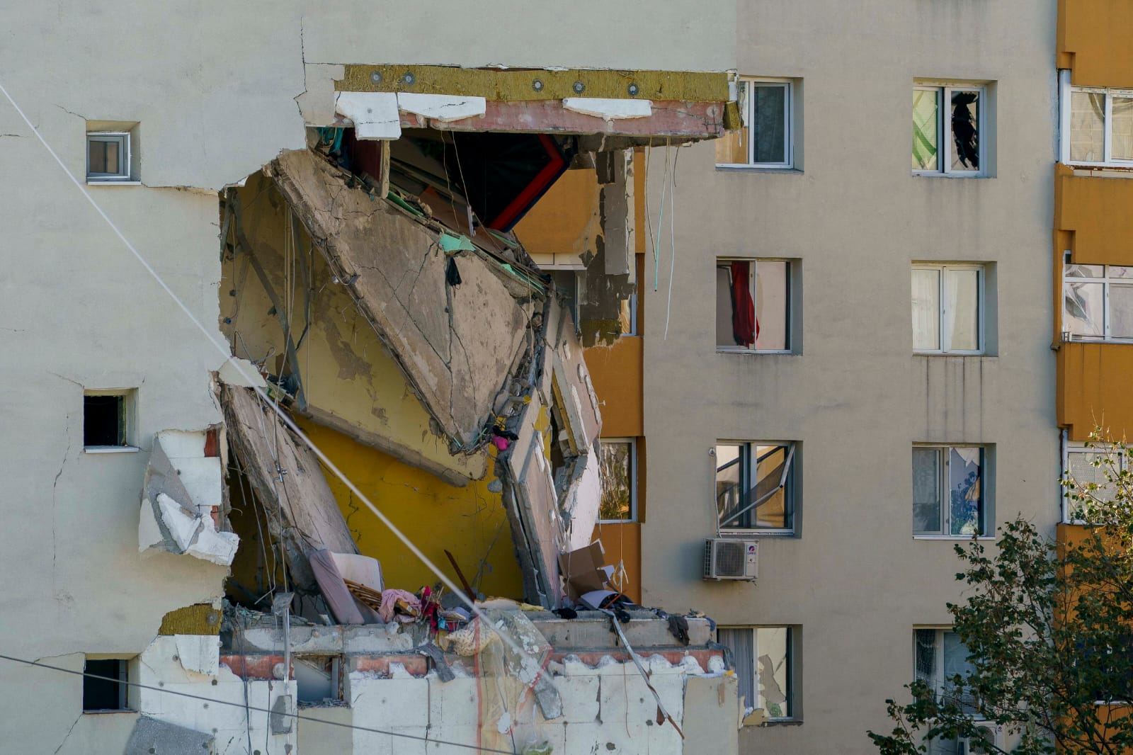 Primarul interimar al Bucureștiului anunță relocarea locatarilor auziți de explozia din bloc, după ce aceștia au fost cazați în hoteluri în weekend