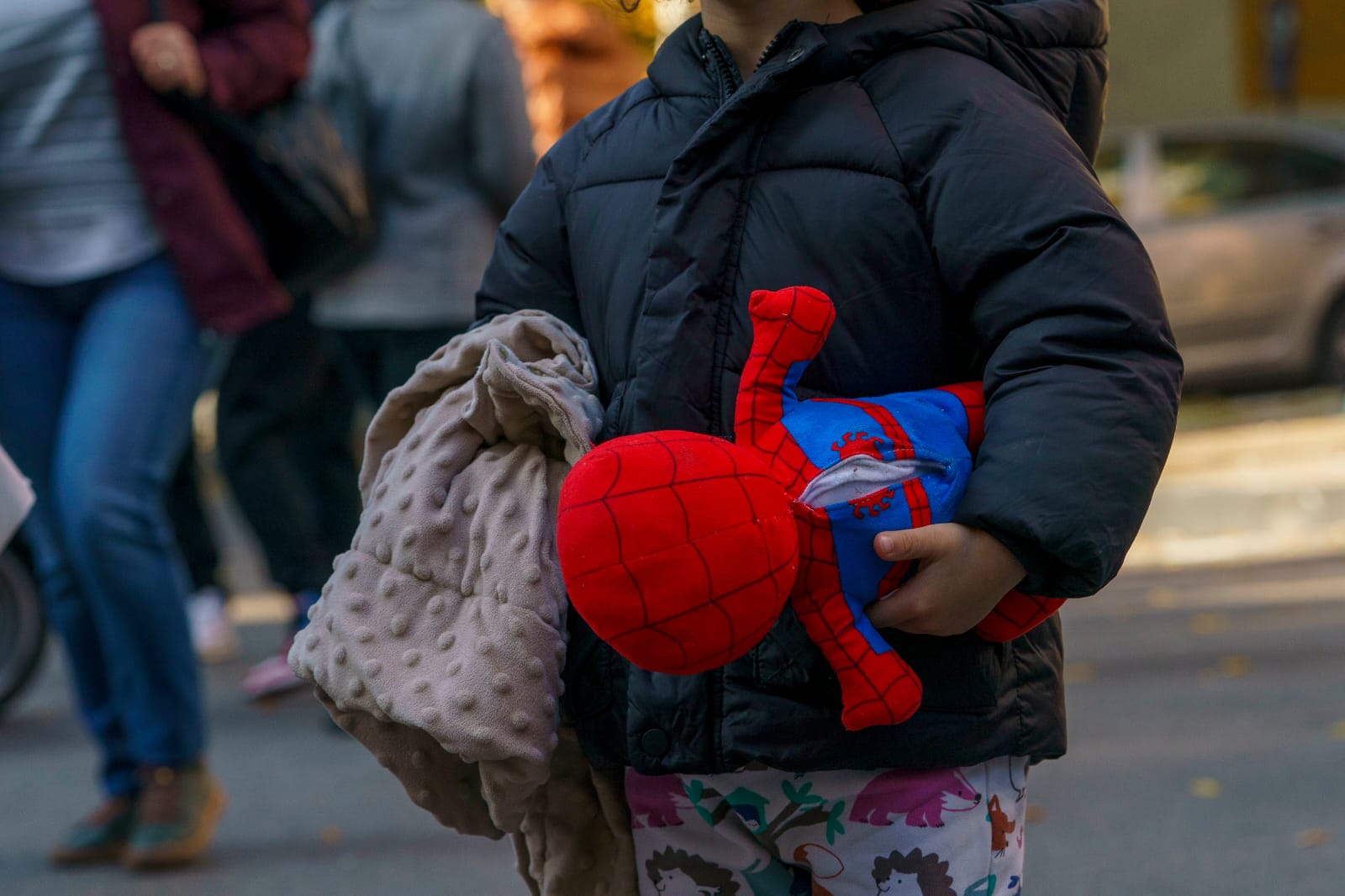 Primarul Bucureștiului asigură că nicio persoană afectată de explozia din Rahova nu va rămâne fără adăpost; 32 de persoane sunt pe drum spre hoteluri puse la dispoziție de autorități, care vor suporta integral cheltuielile, iar toate nevoile vor fi îndeplinite până seara.