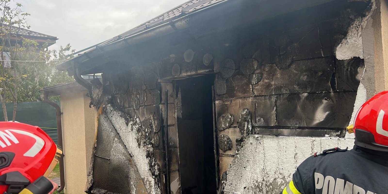Imagini: Incendiu la anexă a unui centru pentru vârstnici din Ilfov, o persoană decedată în urma incendiului și 34 de oameni evacuați