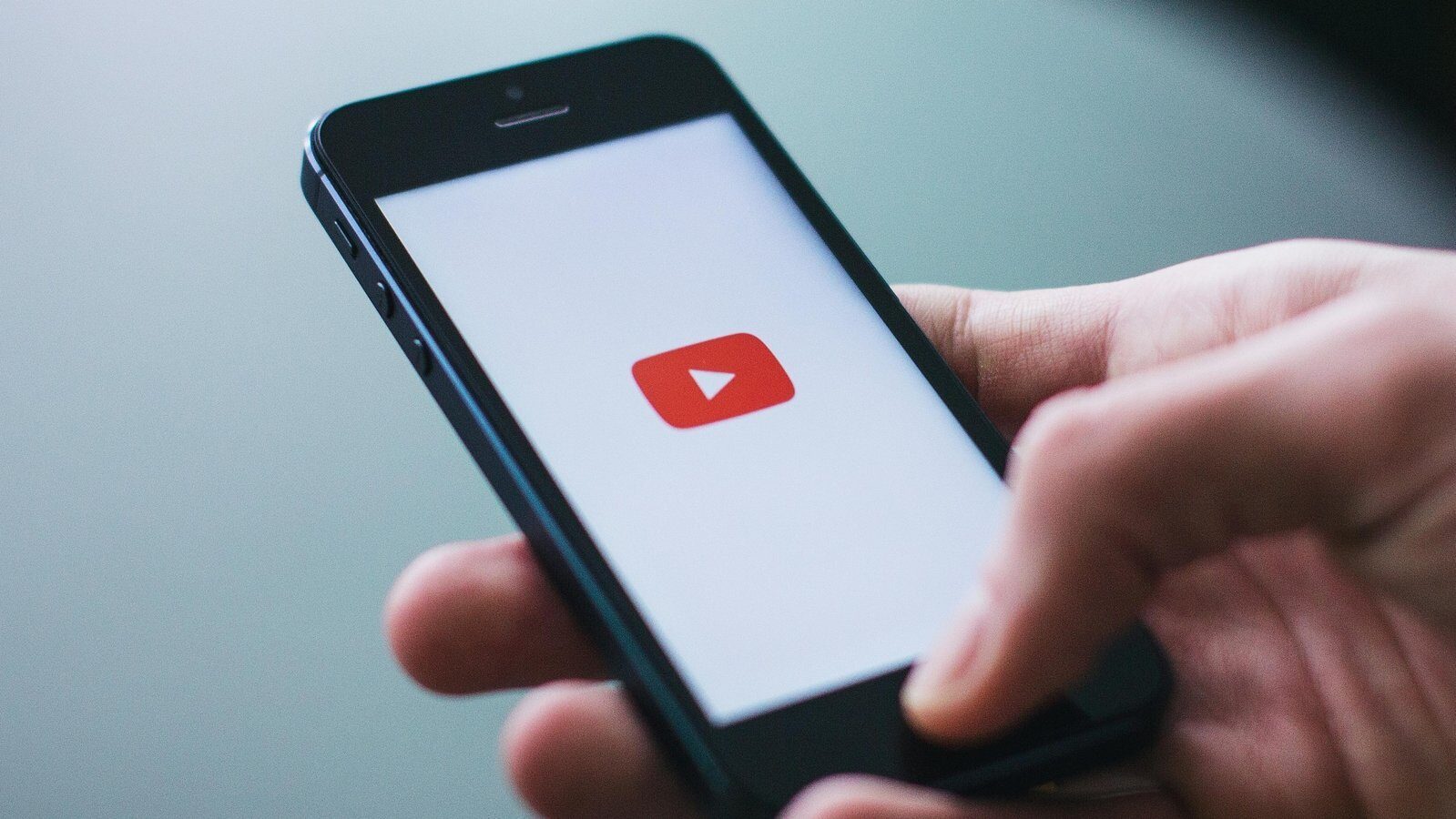 [ad_1] YouTube a întâmpinat probleme majore în Statele Unite, cu peste 200.000 de utilizatori raportând dificultăți în accesarea serviciilor sale de video și muzică