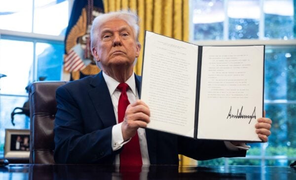 Trump la evenimentul pentru filantropii care au contribuit la reamenajarea sălii de bal de la Casa Albă: „Unii dintre voi mă întrebaţi dacă 25 de milioane de dolari sunt de ajuns. Eu am spus: «Accept!»”