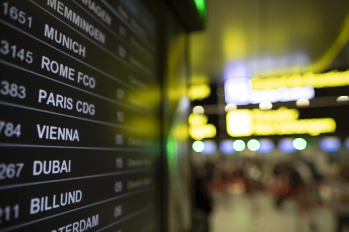 [ad_1] Din cauza furtunii, două zboruri programate să aterizeze pe Aeroportul Internațional Henri Coandă din București au fost deviate către alte aeroporturi
