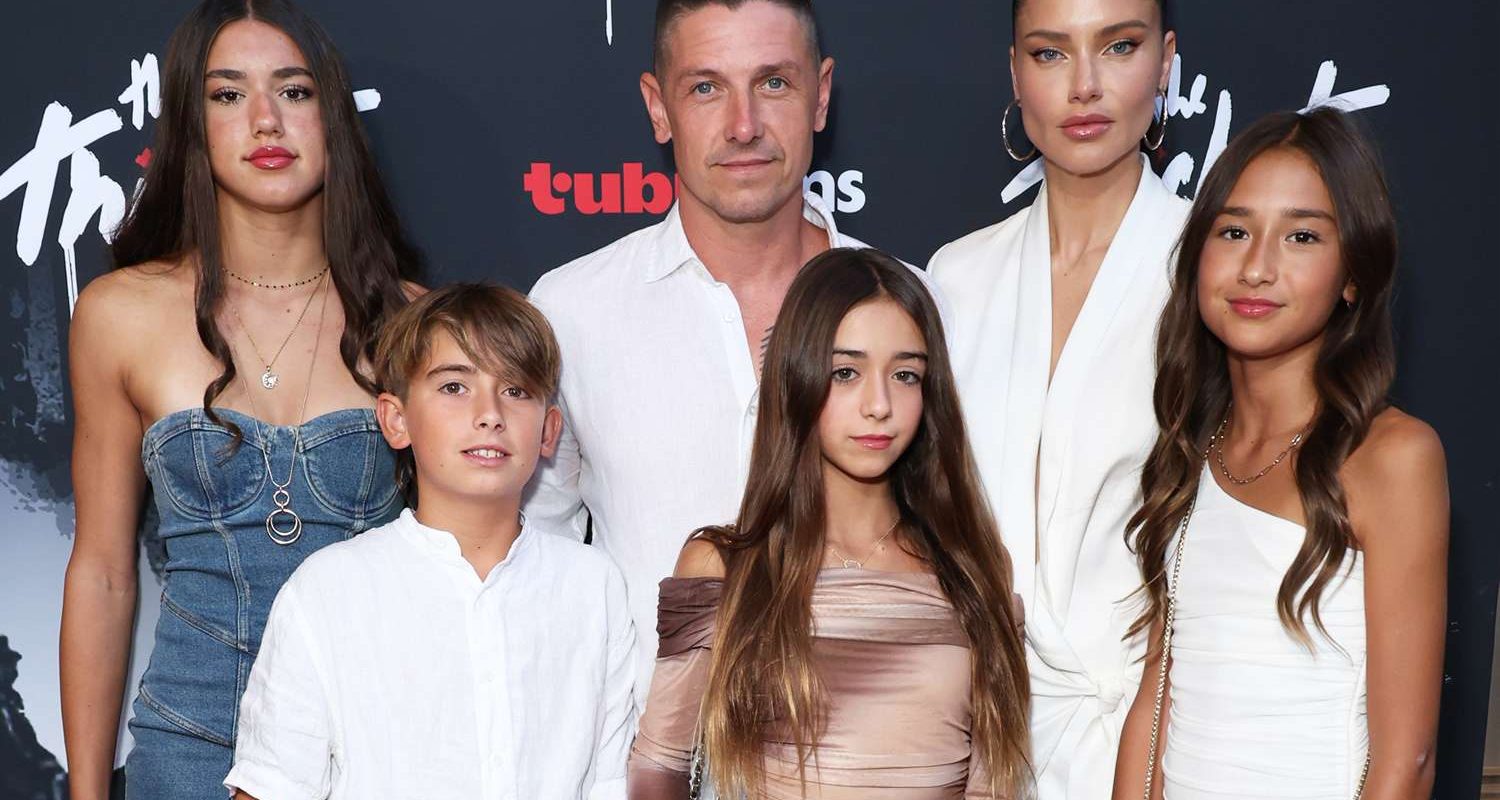 andre-lemmers-adriana-lima-family-tout-101525-155188094b9a4f448f7dfa7ae49a000c.jpg