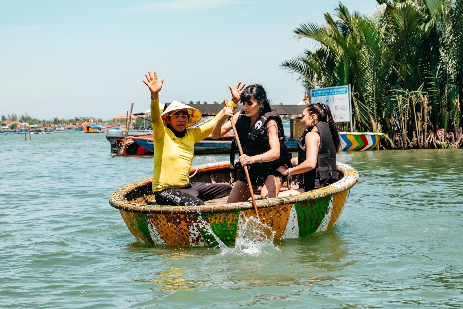 Concurenții „Asia Express” sosește într-un loc impresionant din Vietnam pe 19 octombrie 2025.