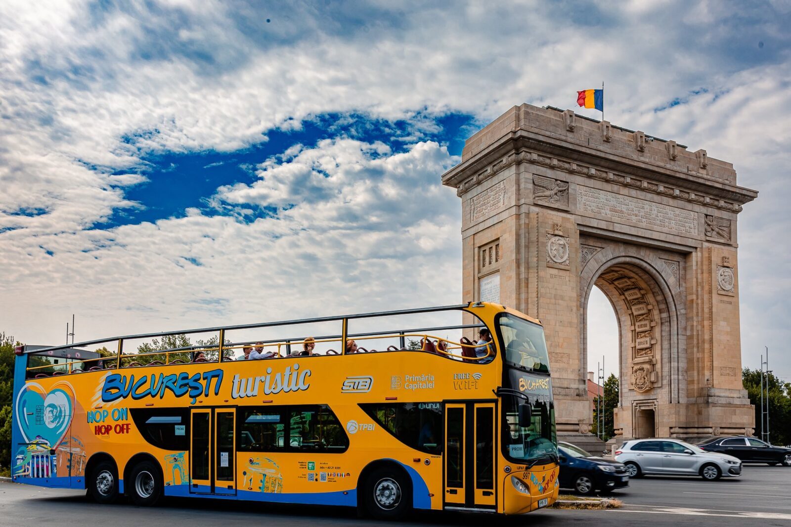 [ad_1] Autobuzele turistice din București, din nou în pauză din cauza condițiilor meteo nefavorabile Suspendarea temporară a serviciului de turism urban De la 2 octombrie, autobuzele „Bucharest City Tour” nu mai efectuează trasee, în contextul vremii nefavorabile
