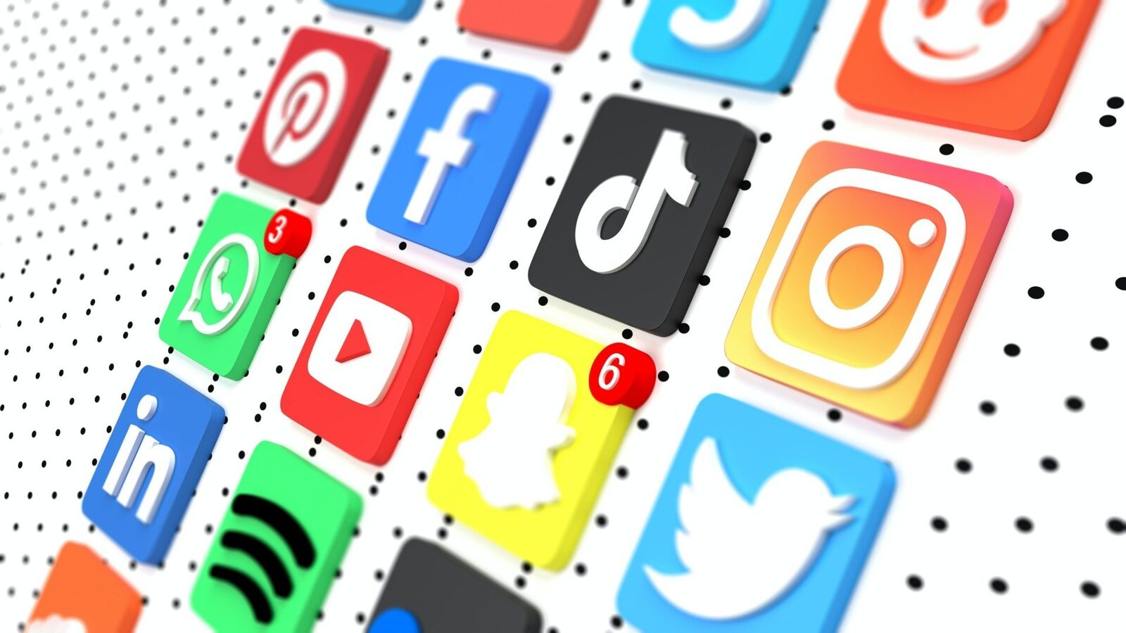 Mai multe familii din Italia intentă acțiuni legale împotriva Facebook, Instagram și TikTok din cauza influenței negative asupra copiilor