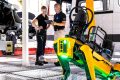cel-mai-nou-angajat-robot-mercedes.jpg