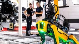 Mercedes-Benz găsește angajatul ideal: nu se plictisește, nu cere salariu și nu simte foame