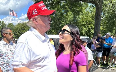 donald-trump-laura-loomer-1.jpg