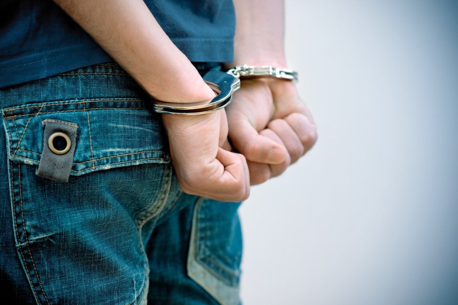 Managerul secției de psihiatrie a Spitalului din Roman a fost reținut după ce a fost surprins conducând sub influența alcoolului și a drogurilor, fiind alertată poliția de o femeie care a observat comportamentul său în trafic