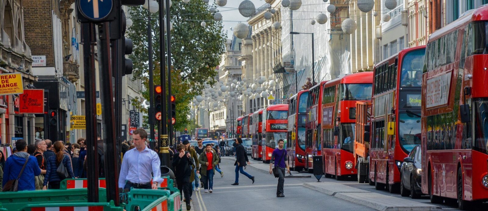 De ce evită tinerii britanici să-și înființeze afaceri? Lipsa de energie și motivație, teama de riscuri și percepția unui sistem injust