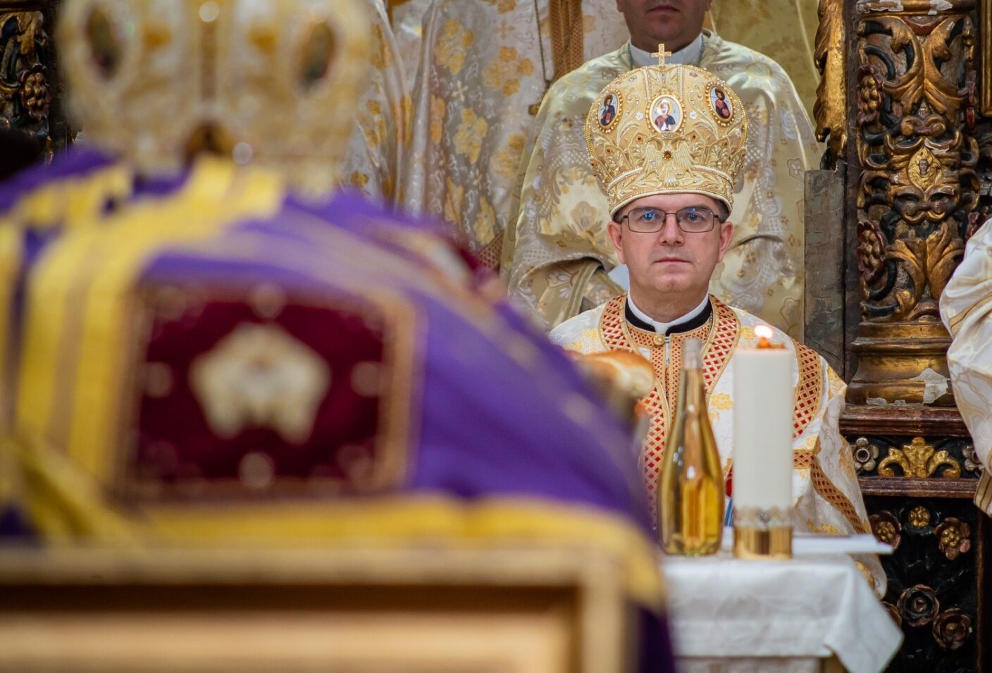 Cristian Crișan, cel mai tânăr episcop greco-catolic, a preluat conducerea Bisericii Române Unite cu Roma în urma trecerii în neființă a cardinalului Lucian Mureșan / Procedura și perioada estimată pentru alegerea noului arhiepiscop major