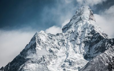 everest-munte-varf-iarna.jpg
