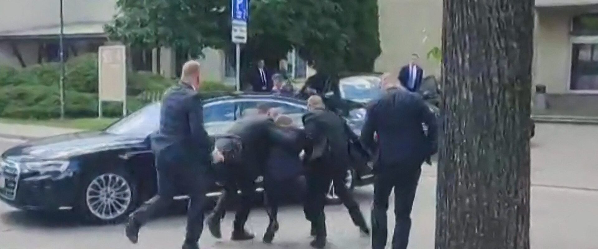 Fostul agresor care a deschis foc asupra premierului slovac Fico a primit o pedeapsă de 21 de ani de închisoare pentru acte de terorism