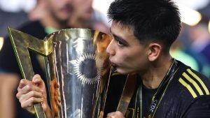 Barcelona și Real Madrid, confruntare pe terenul transferurilor! Se dă startul pentru achiziția unui mijlocaș.