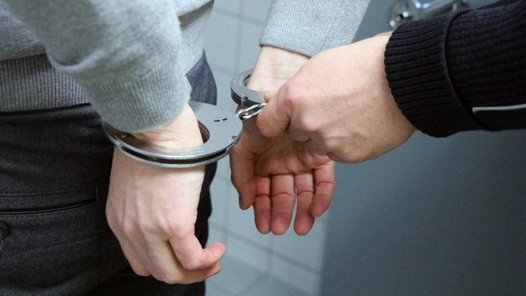 handcuffs-2102488_1280-e1547226447929.jpg