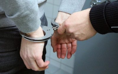 handcuffs-2102488_1280-e1547226447929.jpg