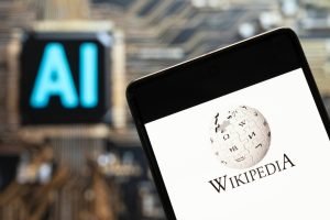 Inteligența artificială reprezintă o provocare pentru Wikipedia și modul în care utilizatorii o percep