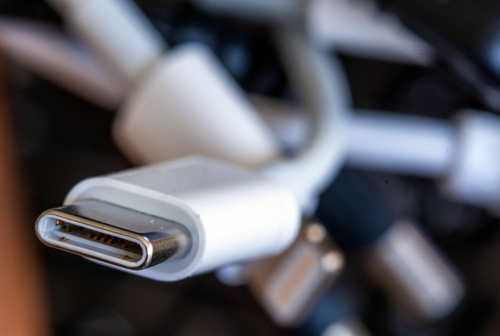 [ad_1] Unii dintre cele mai recente acorduri ale Uniunii Europene vizează îmbunătățirea eficienței energetice a dispozitivelor electronice și simplificarea experienței consumatorilor