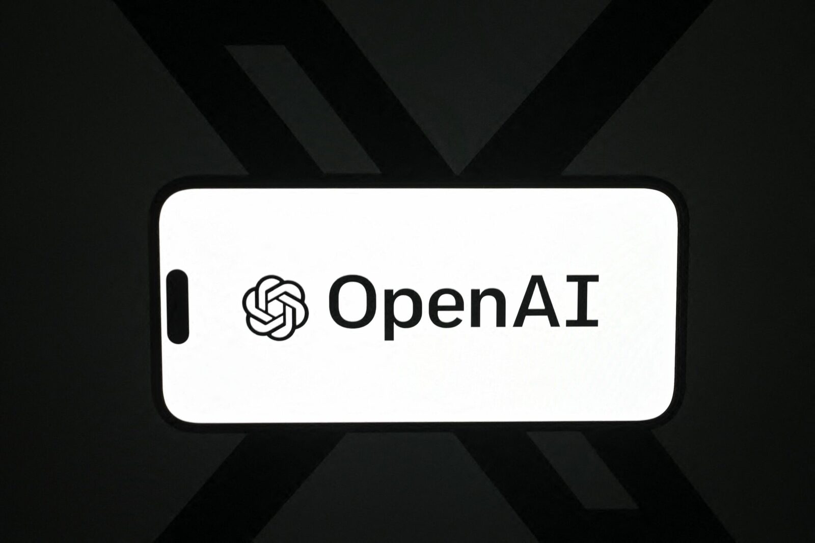 [ad_1] OpenAI își intensifică colaborarea cu AMD printr-un acord strategic pentru achiziția de Silicon de înaltă performanță, în special cipuri GPU destinate procesării AI, având ca scop consolidarea resurselor de calcul pentru dezvoltarea tehnologiilor de inteligență artificială avansată