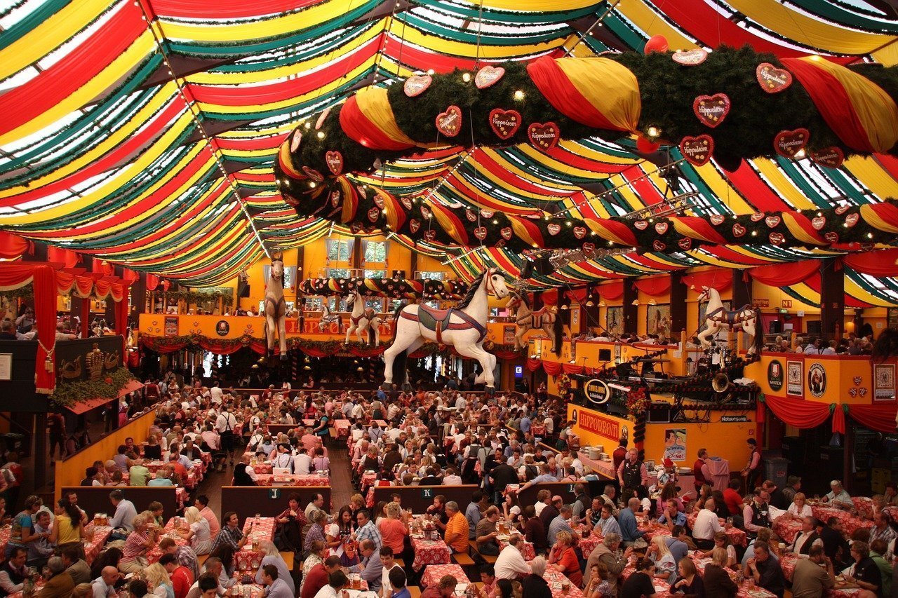 Oktoberfest din Munchen se reia după închidere temporară cauzată de o amenințare cu bombă, ancheta poliției evidențiind o dispută de familie
