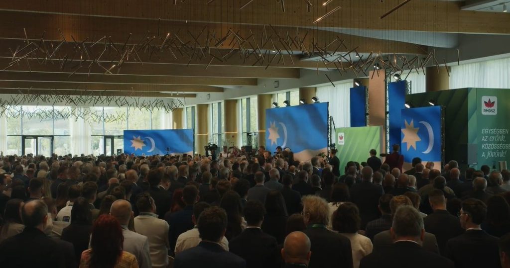 imnul-Tinutului-Secuiesc-la-Congresul-UDMR.jpg