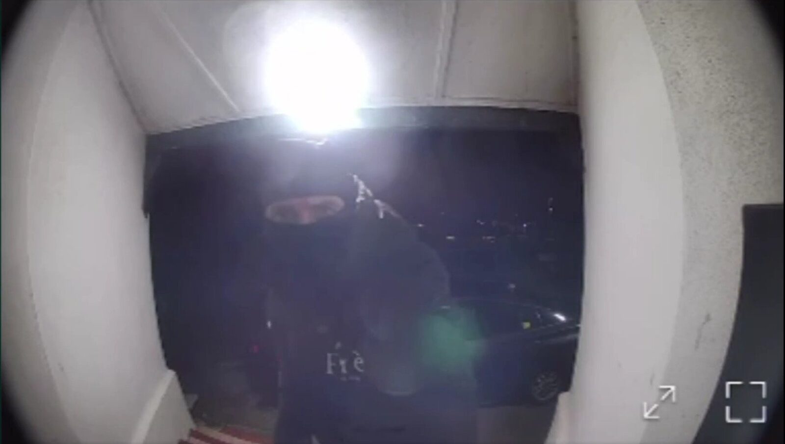[ad_1] Un alt bărbat a fost reținut în sudul Angliei după ce o moschee a fost incendiată sâmbătă seara, fiind considerată o faptă motivată de ură, potrivit poliției britanice
