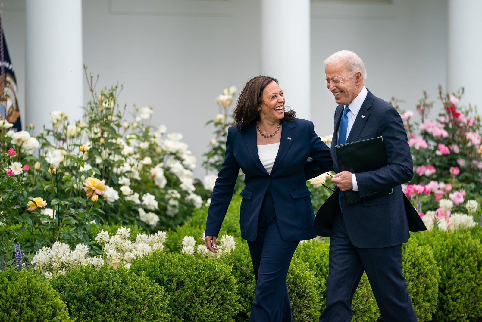 Kamala Harris, fostă vicepreședintă a SUA, afirmă că Joe Biden a comis o greșeală majoră prin neinvitatia lui Elon Musk la evenimentul pentru vehicule electrice de la Casa Albă din 2021