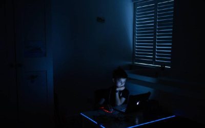 lipsa-totala-de-mila-m-a-socat-grupul-de-pradatori-online-care-ii-convinge-pe-copii-sa-se-mutileze-s.webp