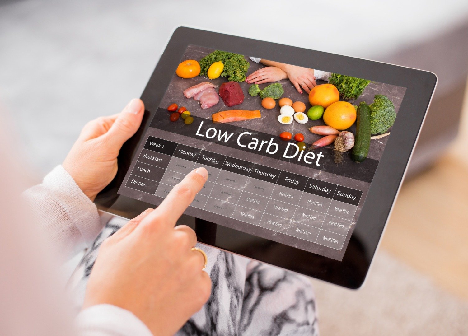 De ce nu reușești să pierzi în greutate, chiar dacă ai redus aproape total consumul de carbohidrați / Sfaturi și explicații de la experți despre dietele sărace în carbohidrați