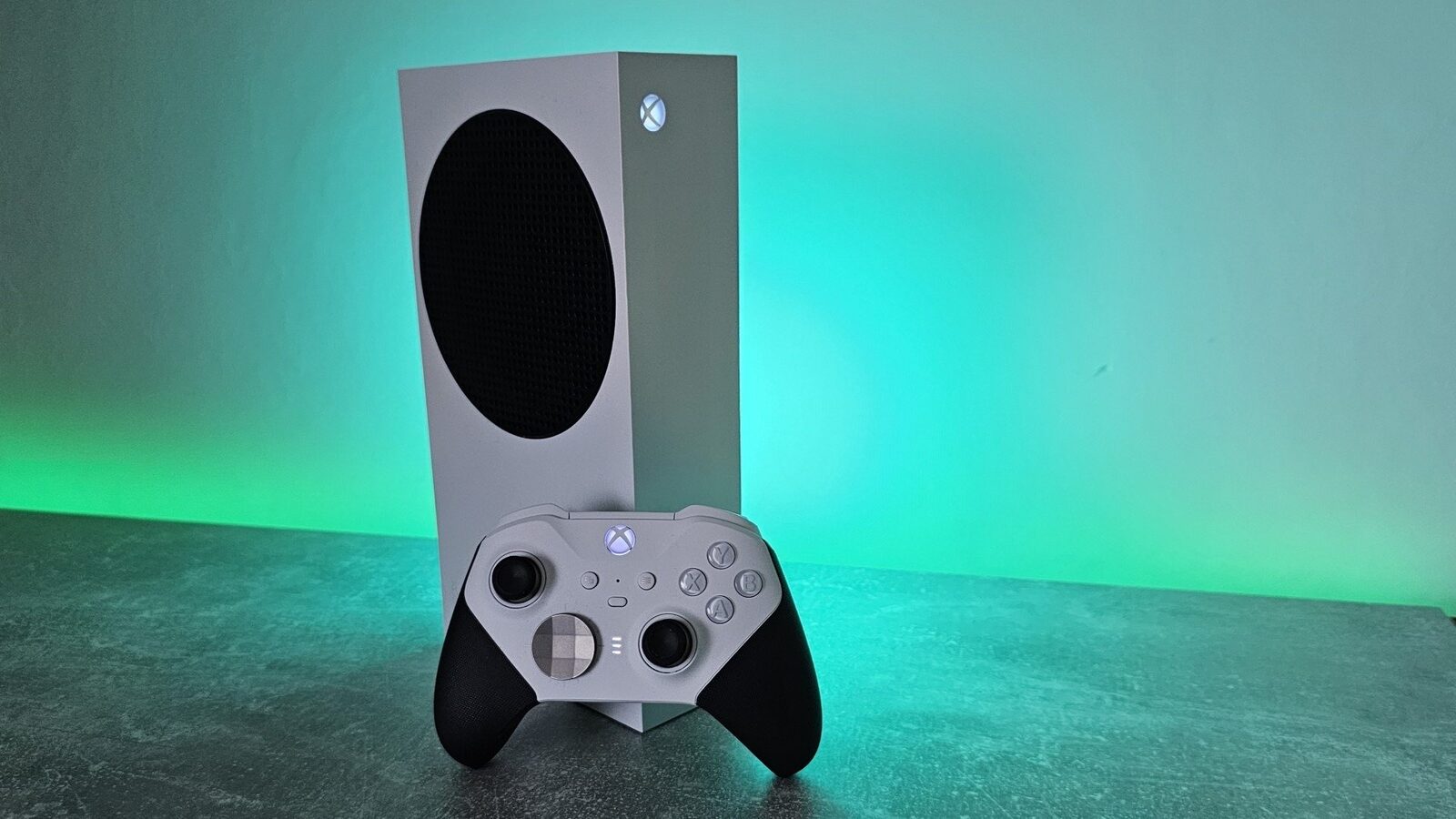 [ad_1] După o perioadă de speculații și interpretări diferite în comunitatea gamerilor, Microsoft a confirmat oficial faptul că investește în continuare în dezvoltarea consolelor Xbox, contrazicând zvonurile privind o retragere de pe piața hardware
