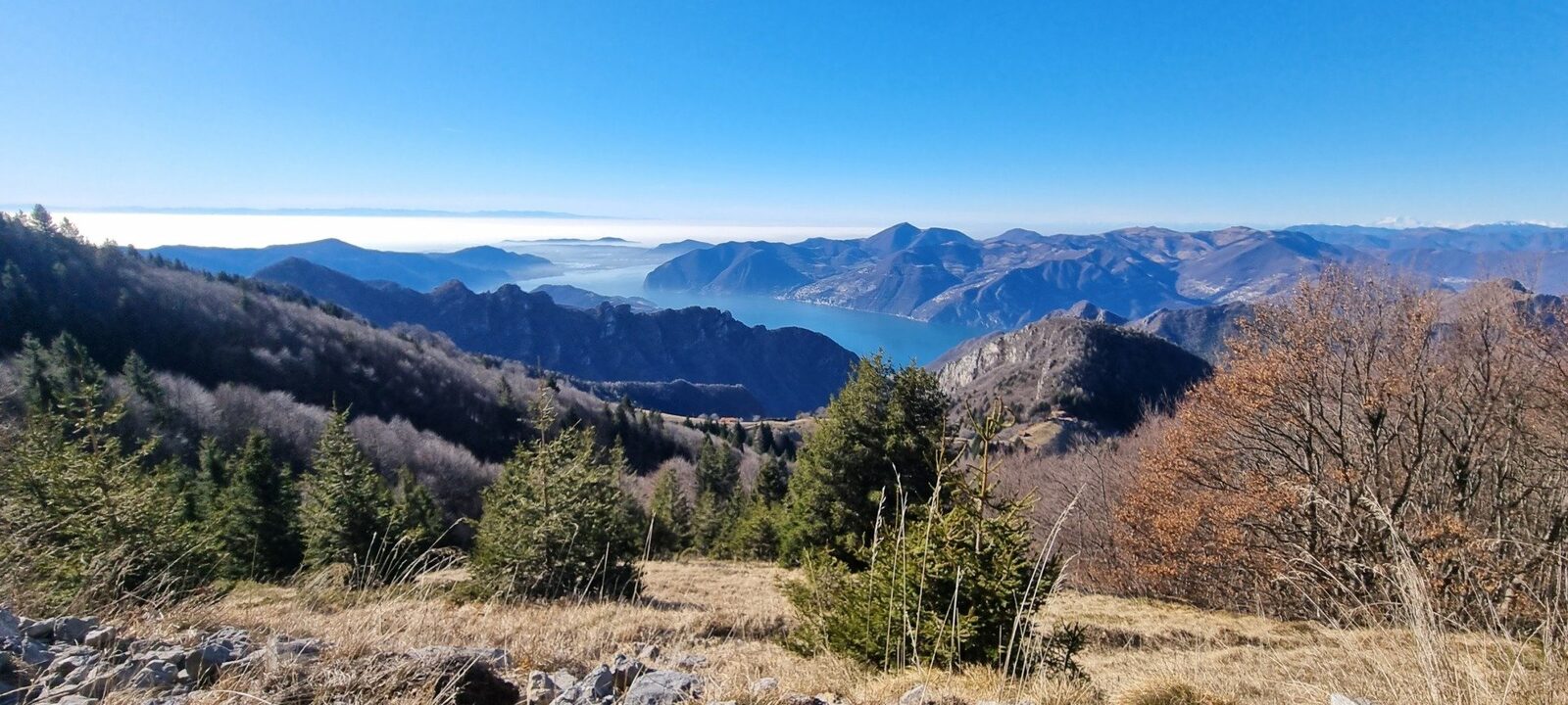 [ad_1] Meteorologii au emis, sâmbătă dimineața, un avertisment de cod roșu pentru zonele montane din județele Caraș-Severin și Hunedoara, valabil până la ora 12:00