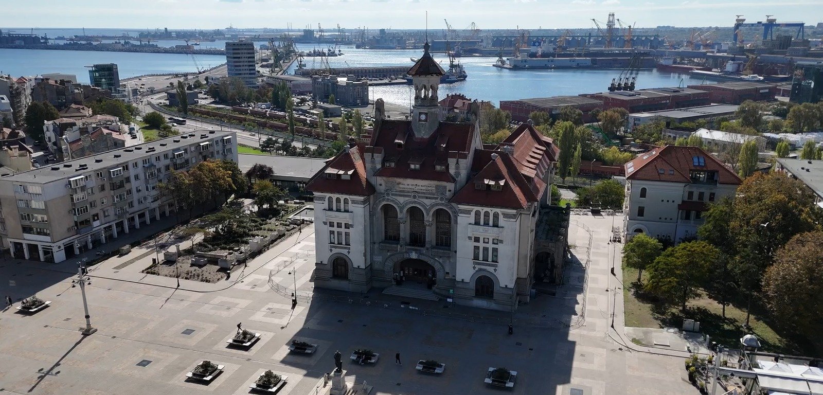 muzeul-de-istorie-constanta-piata-ovidiu-centrul-vechi.jpeg