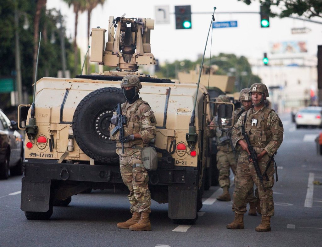 national-guard-soldati-americani-pe-strazile-din-los-angeles.jpeg