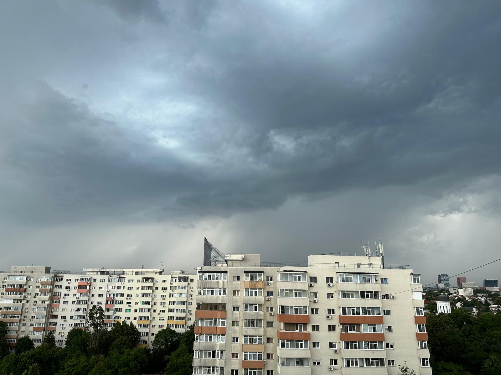 Un oficial de la Ministerul Mediului: în 24 de ore, ploi duble față de media lunară.