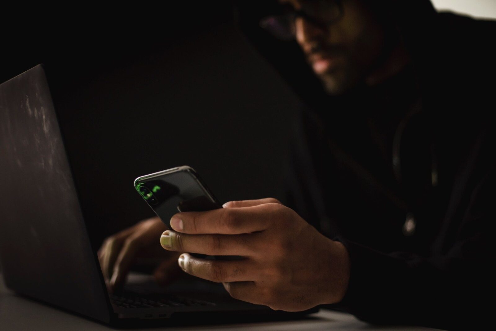 Avertizare despre o înșelătorie sofisticată: reclamele frauduloase ale hackerilor, inițial pe Facebook, au ajuns și pe YouTube și Google, potrivit Bitdefender