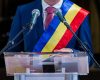 primar-banderola-investire-tricolor-administratie.jpg