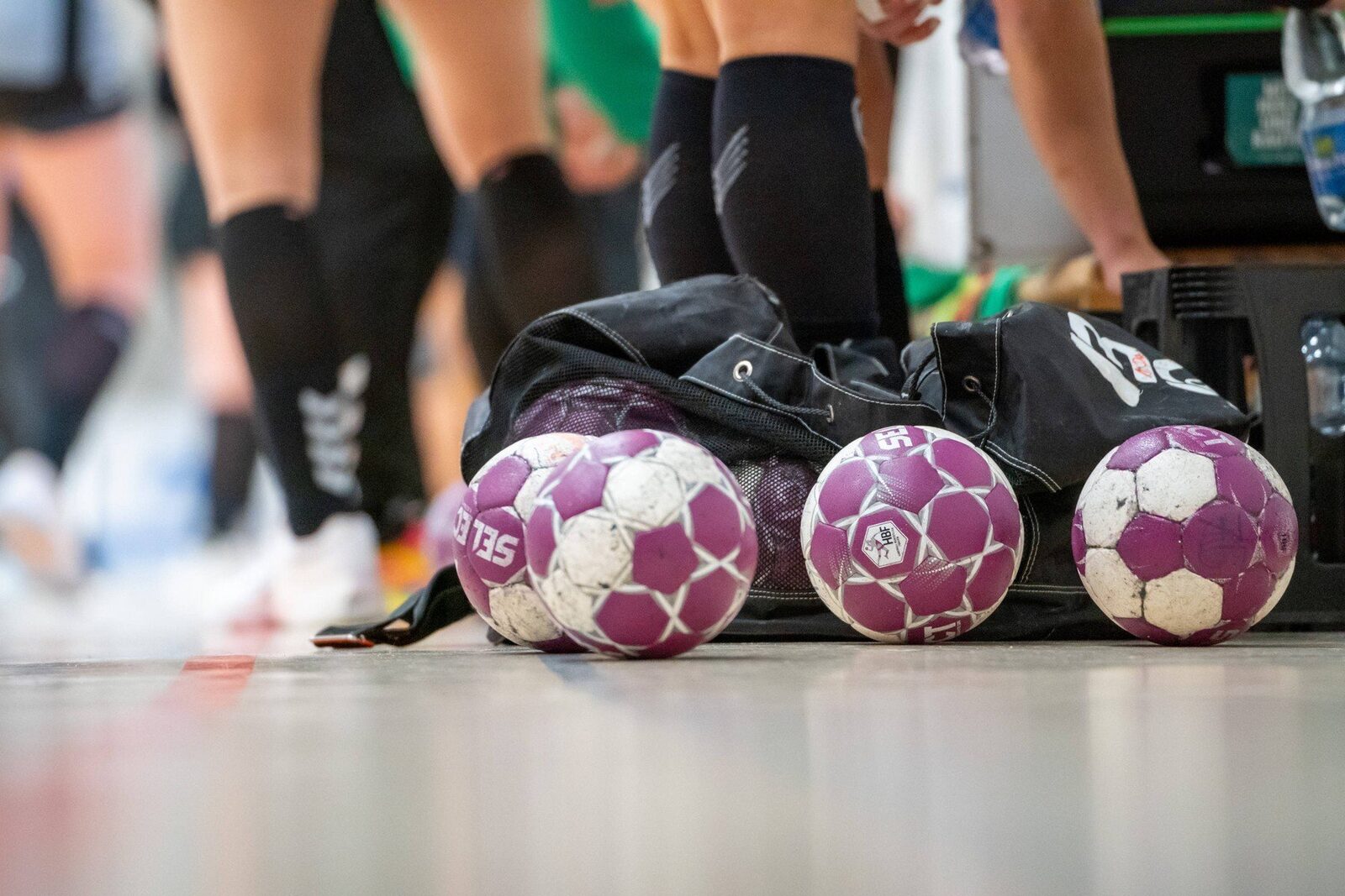 [ad_1] Campioana CSM București a câștigat duminică în fața propriilor suporteri, învingând echipa HC Podravka cu scorul de 34-24 (16-10) într-un meci din etapa a IV-a a grupelor Ligii Campionilor la handbal feminin, conform news-urilor