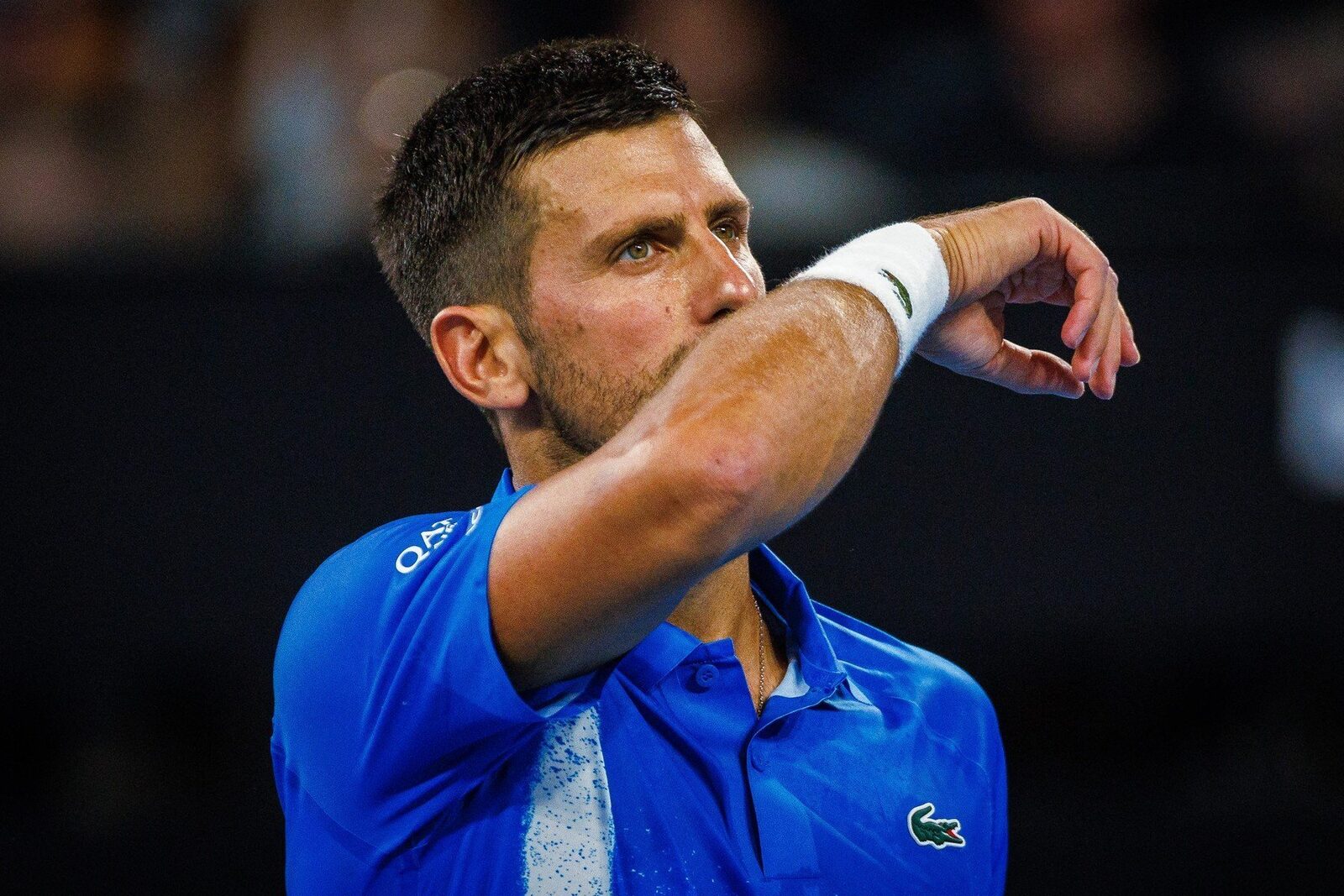Novak Djokovic suferă o surprinzătoare înfrângere la Shanghai în fața unui jucător din afara primelor 200 ATP.