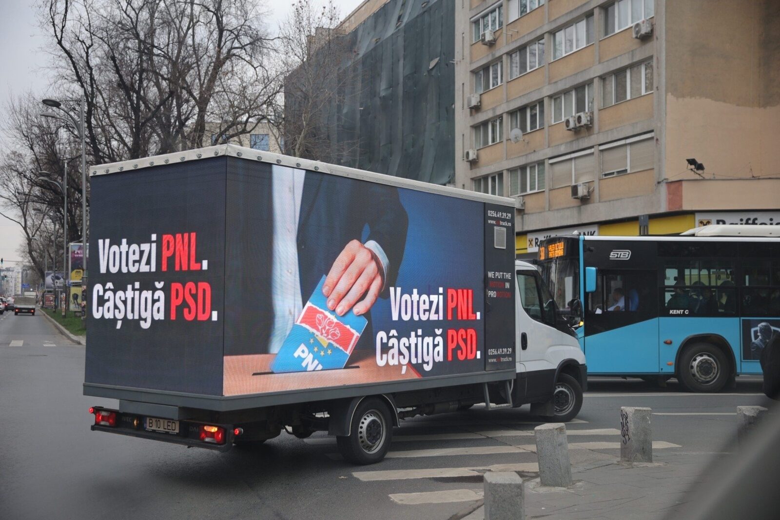 [ad_1] Președintele PSD, Sorin Grindeanu, afirmă că principalul motiv pentru scăderea partidului în preferințele alegătorilor este încrederea excesivă în PNL și lipsa unei comunicări eficiente cu Victor Ponta pentru a-l convinge să renunțe la candidatură la alegerile prezidențiale