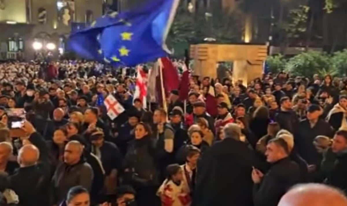 Poetul și militantul pentru integrarea în Uniunea Europeană din Georgia, Zviad Ratiani, a fost condamnat la doi ani de închisoare
