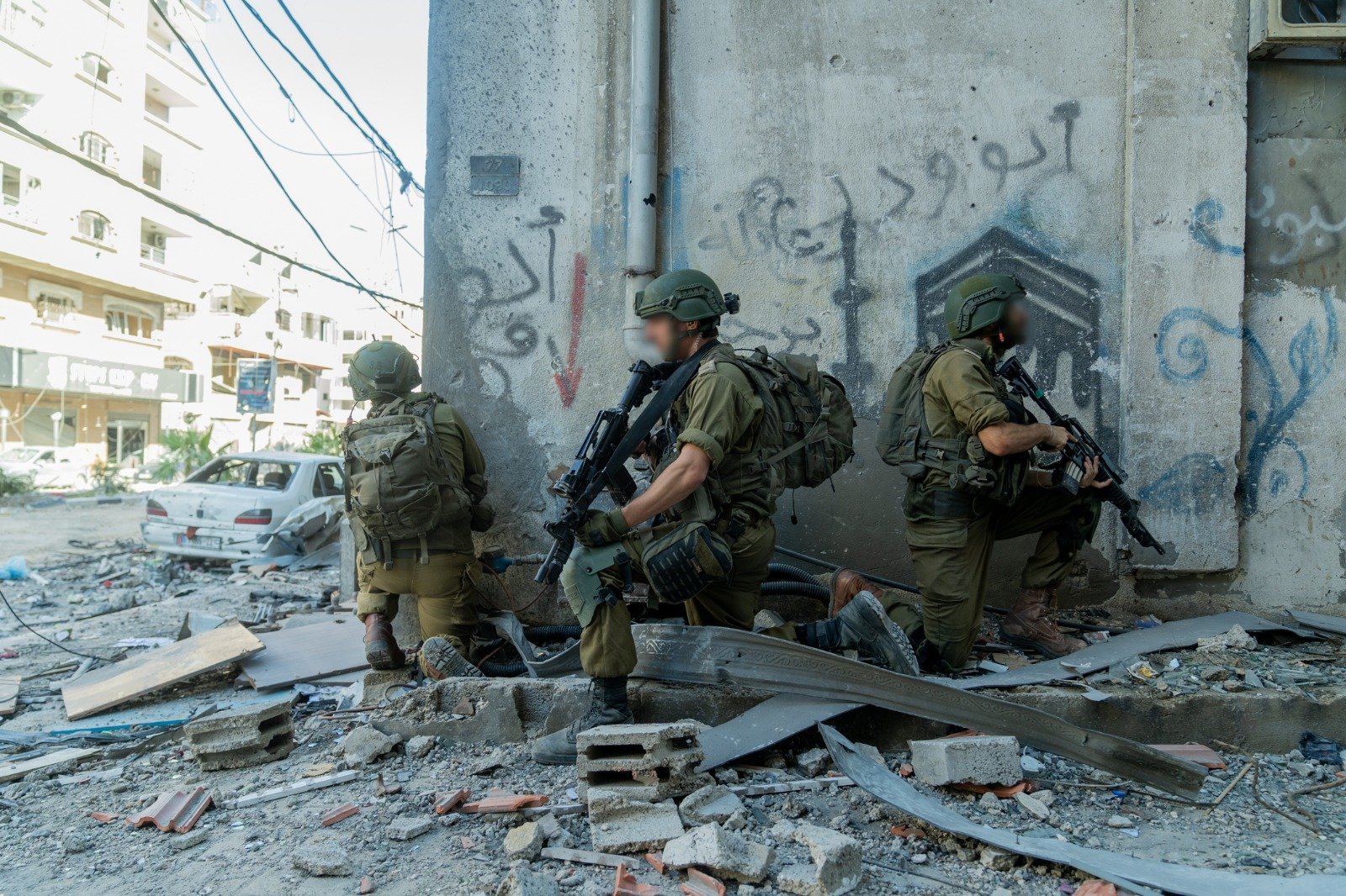 [ad_1] Armata israeliană a lansat duminică un atac asupra Fâşiei Gaza, conform agenţiilor de ştiri locale, ceea ce reduce speranţele privind o pace durabilă în această enclavă palestiniană, relatează o agenţie de presă internaţională
